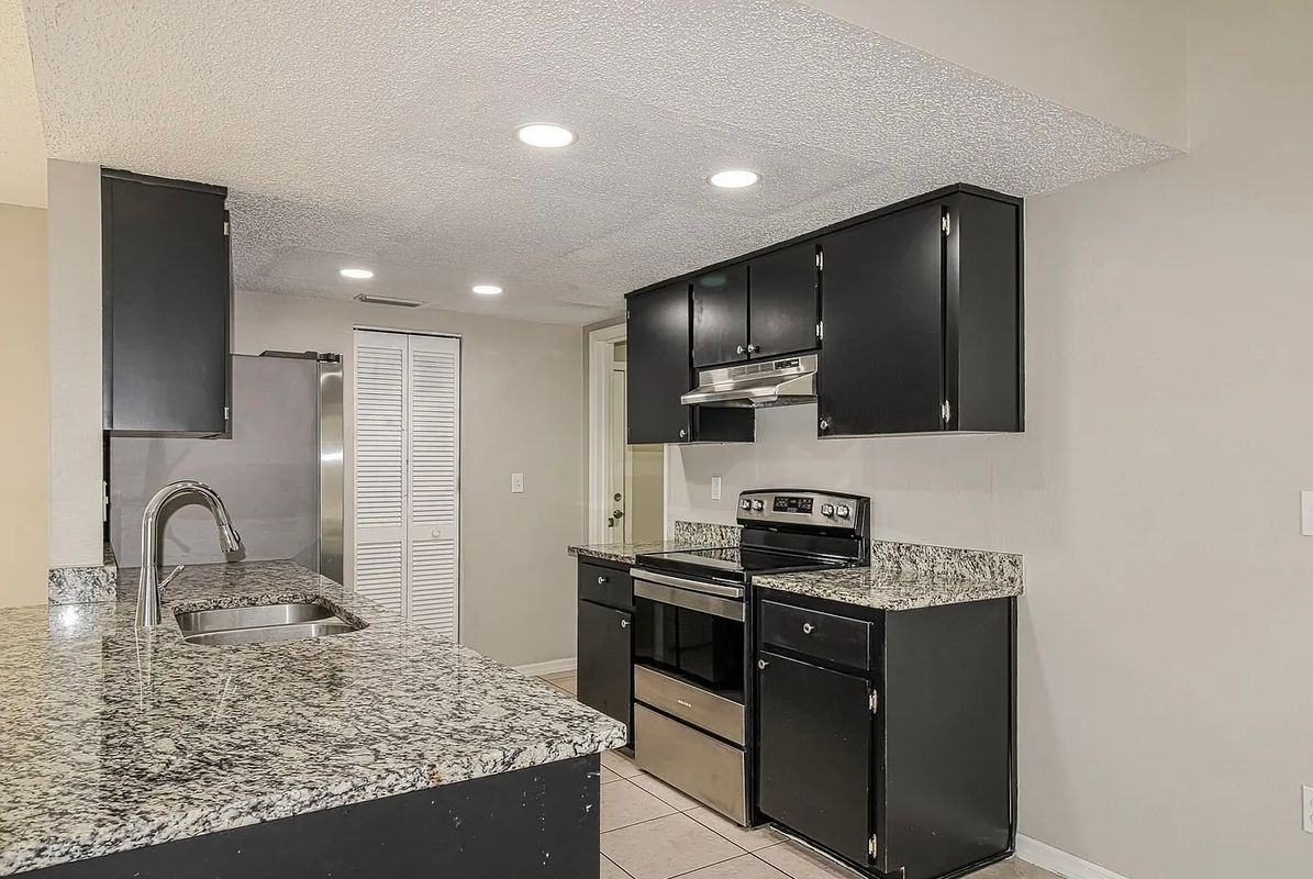 12452 Groveland St - Photo 4 of 10