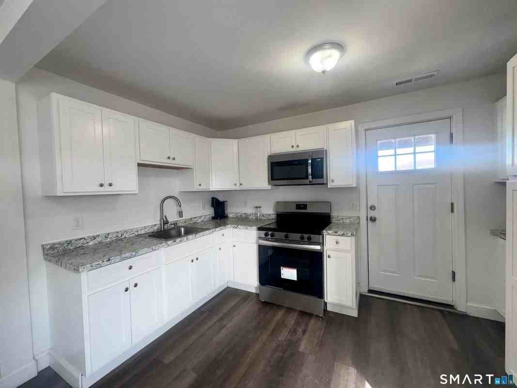 22 Brewster St - Photo 2 of 12