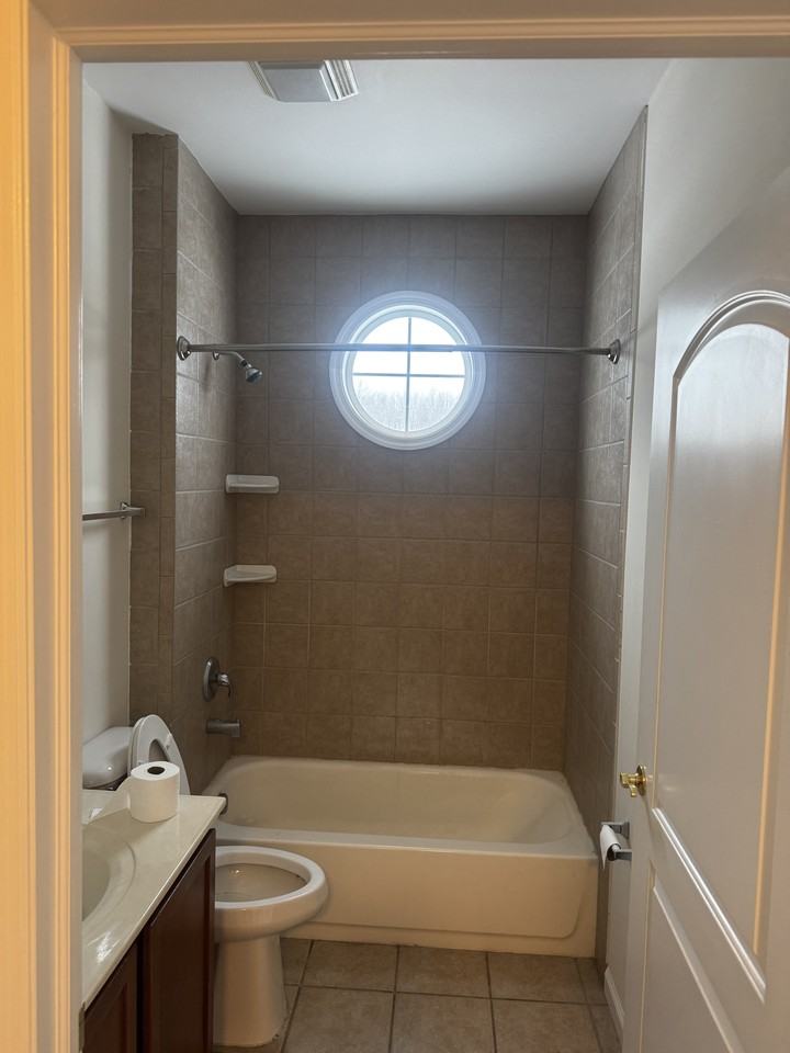 112 Court Yard Lane - Photo 3 of 13