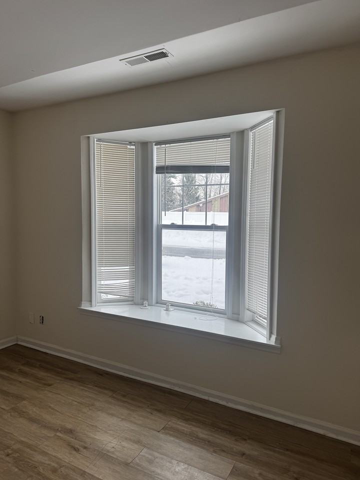 112 Court Yard Lane - Photo 4 of 13