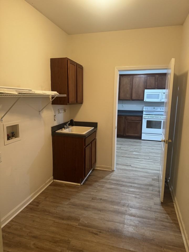 112 Court Yard Lane - Photo 6 of 13