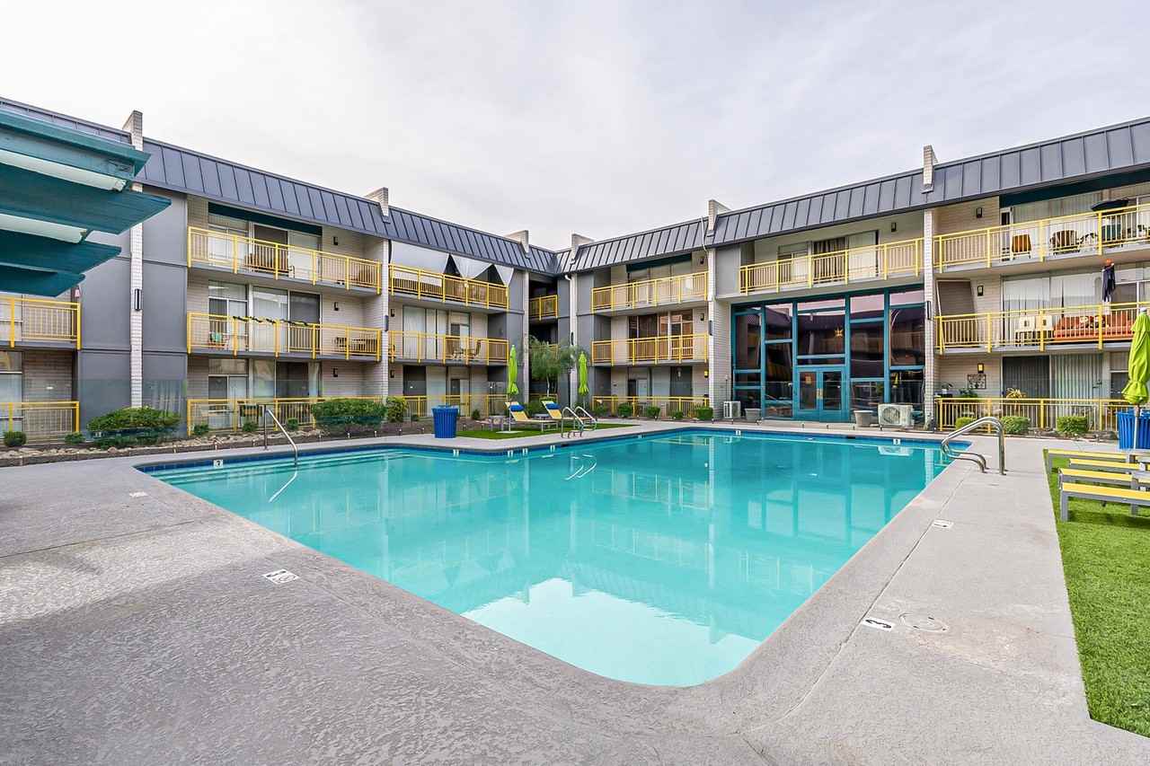 Avenue 19 - Photo 4 of 45