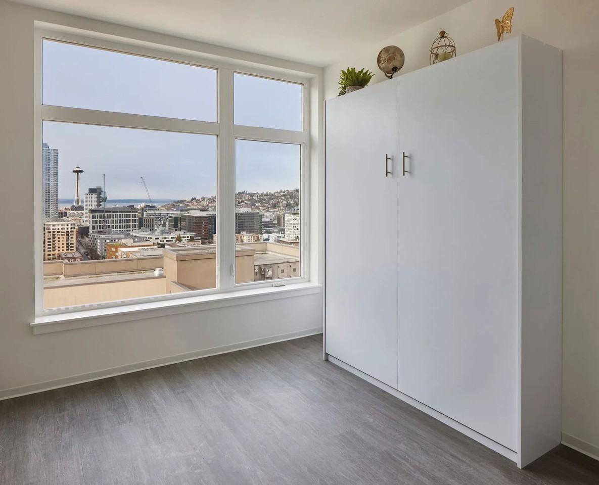 123 Bellevue Avenue East - Photo 3 of 17