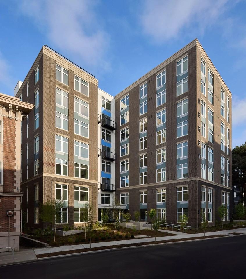 123 Bellevue Avenue East - Photo 4 of 17