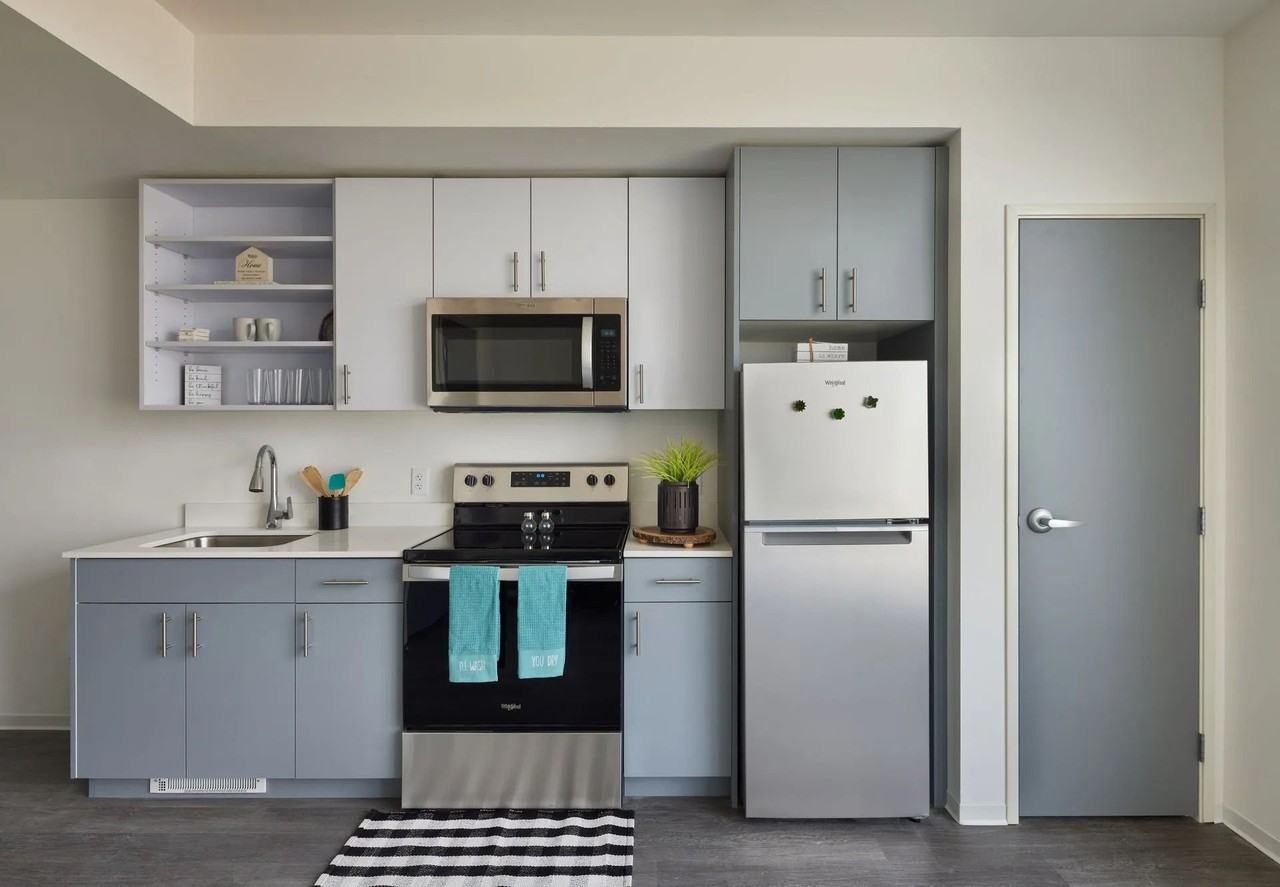 123 Bellevue Avenue East - Photo 6 of 17