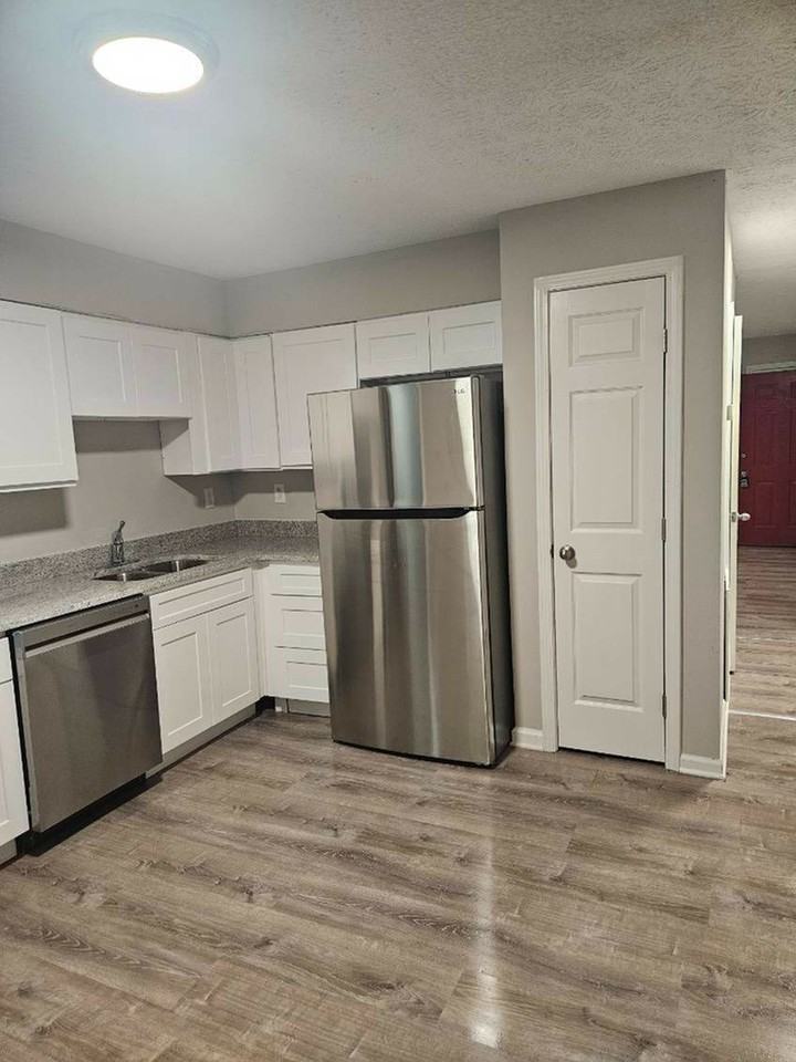 DNU Carlton Ford Apartments - Photo 7 of 15