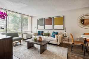 featured image of 1853 W Mockingbird Ln