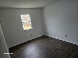 featured image of 1025 Lakeway Dr #4