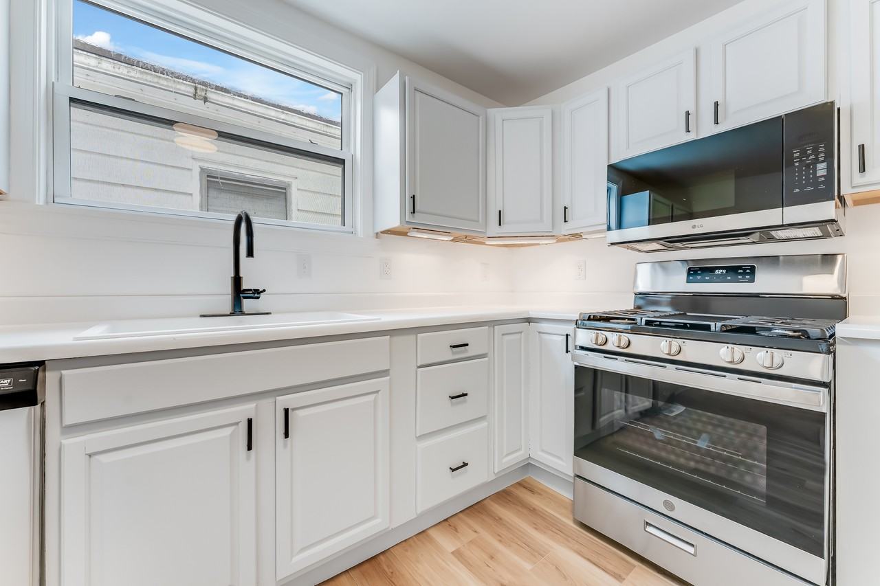 2112 Gould Ave #1 - Photo 3 of 30