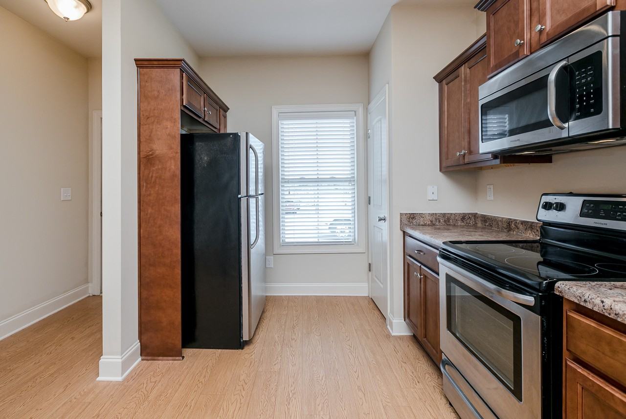 948 Erika Ln #948 - Photo 7 of 36