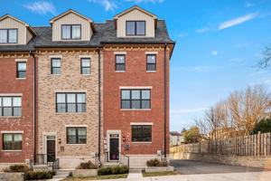 featured image of 330 Wright St