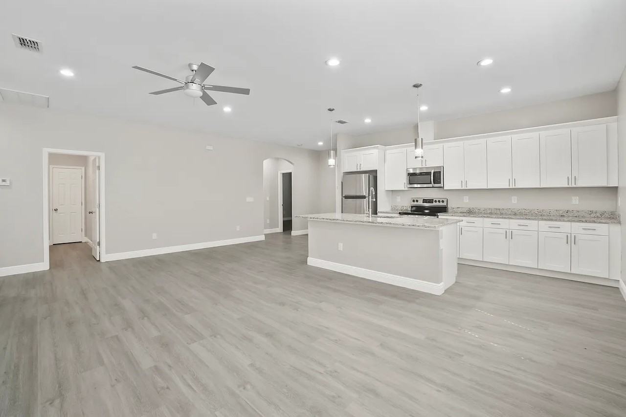 2922 W Chestnut St #NA - Photo 3 of 10