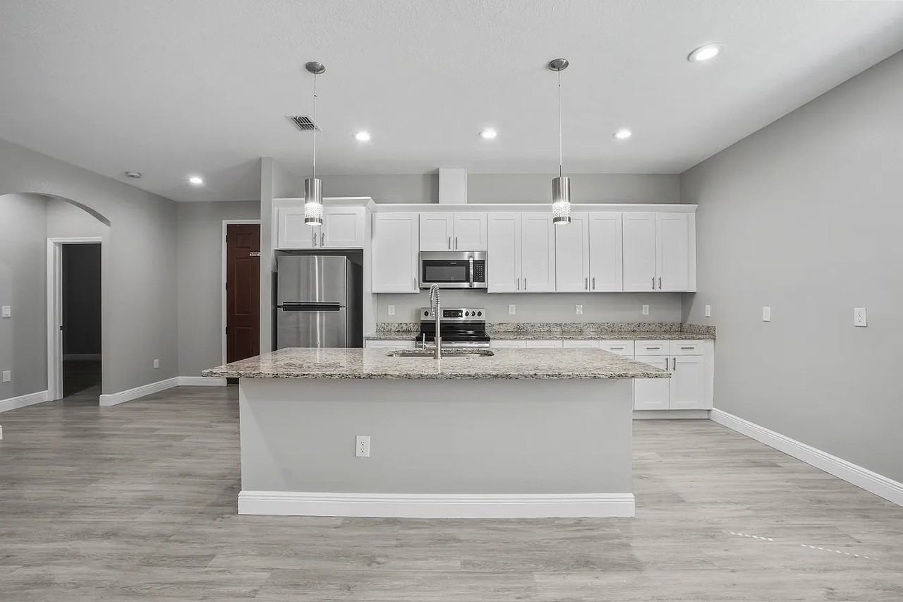 2922 W Chestnut St #NA - Photo 5 of 10