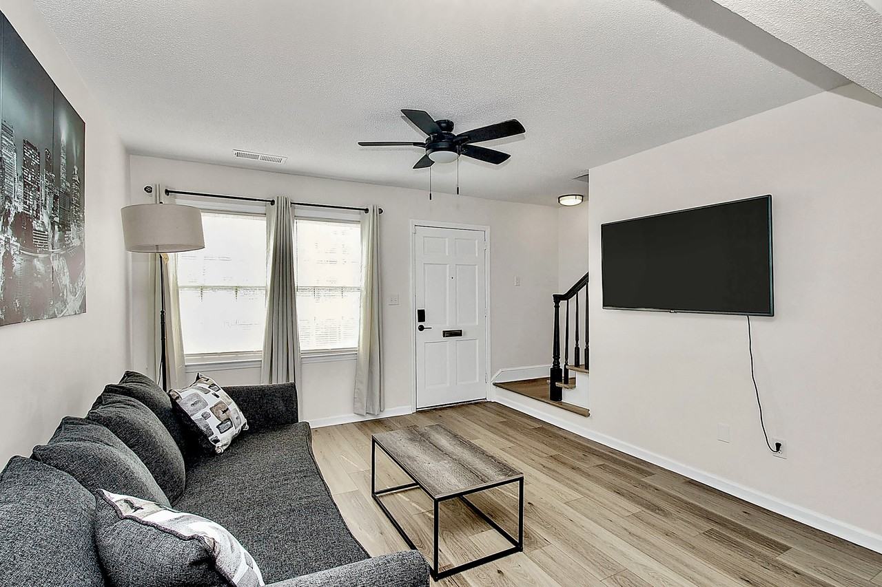 6314 Old Pineville Rd #B - Photo 3 of 17