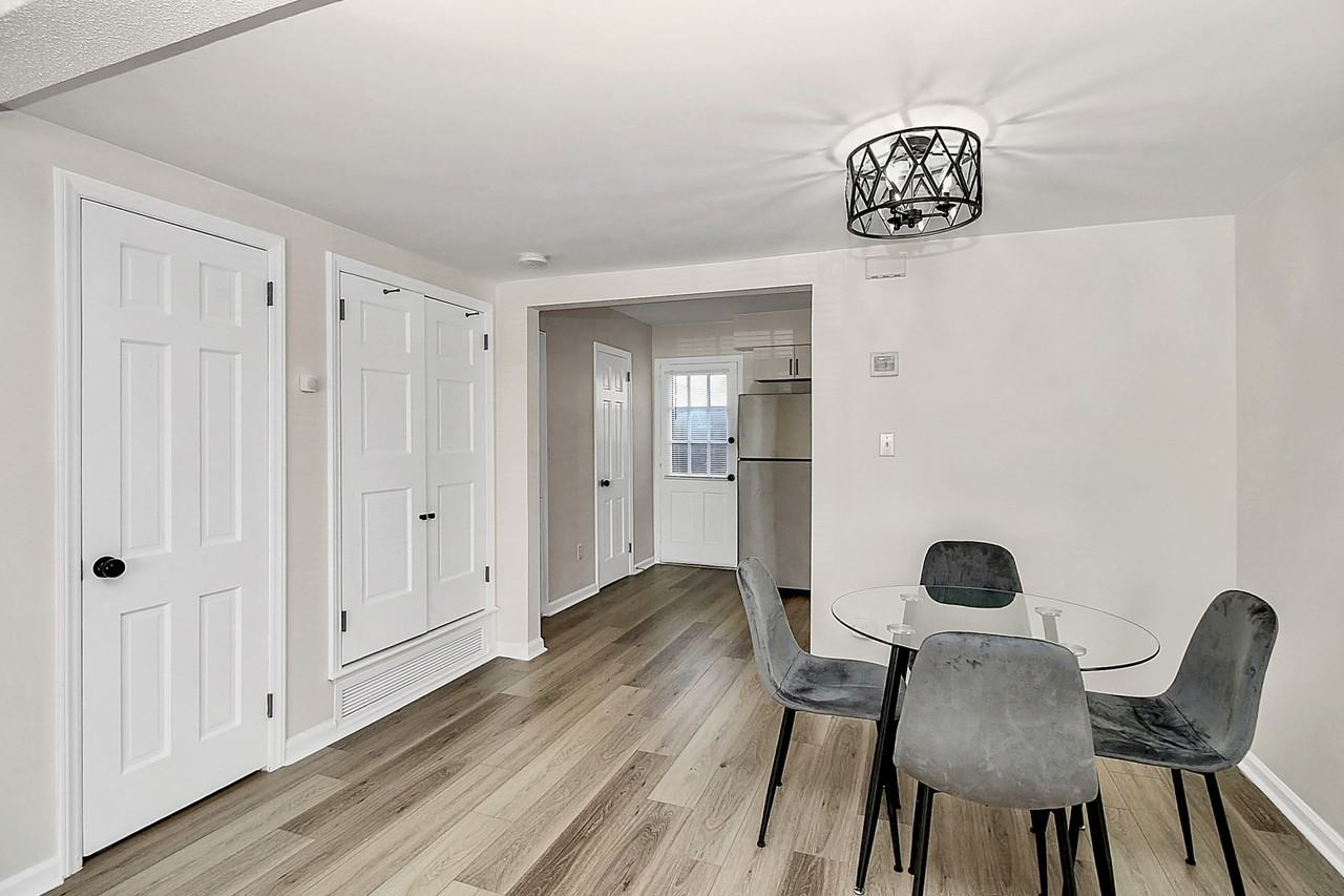 6314 Old Pineville Rd #B - Photo 4 of 17