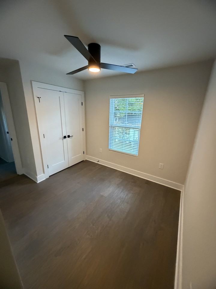 19809 N Ferry St #1 - Photo 3 of 8