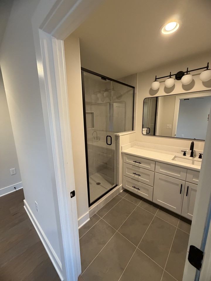 19809 N Ferry St #1 - Photo 5 of 8