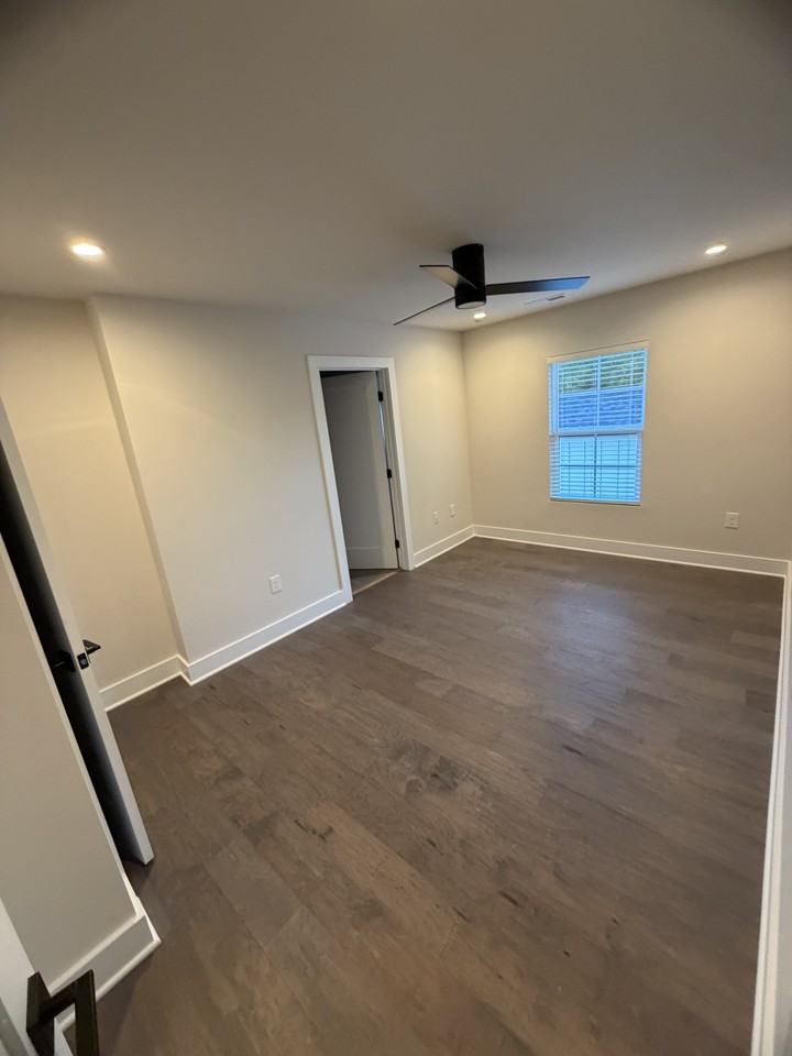 19809 N Ferry St #1 - Photo 6 of 8