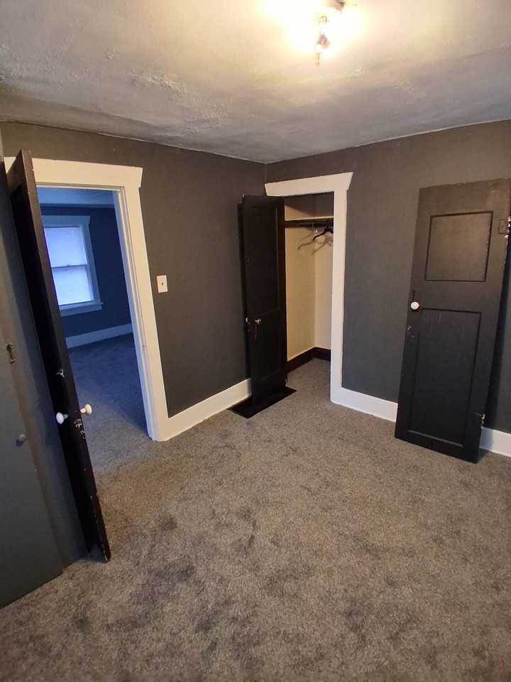 909 W Cushing St #NA - Photo 5 of 9