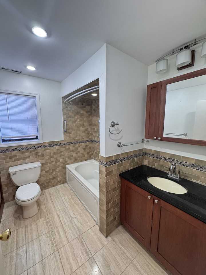 6409 Granton Ave #1D - Photo 3 of 14