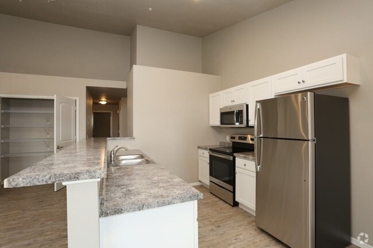 400 W. St. Joseph Street - Photo 6 of 41