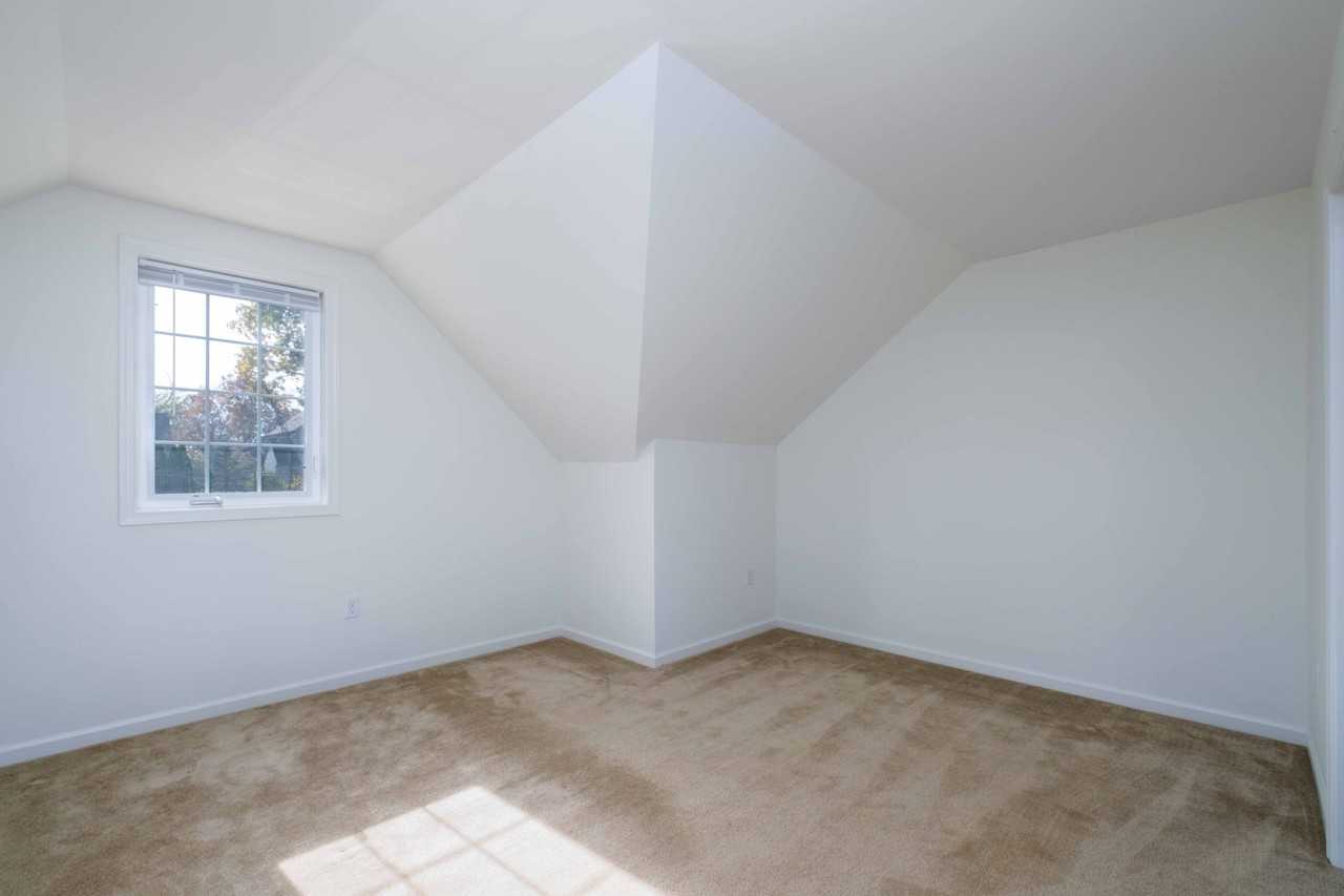 264 Oakridge Dr - Photo 5 of 12