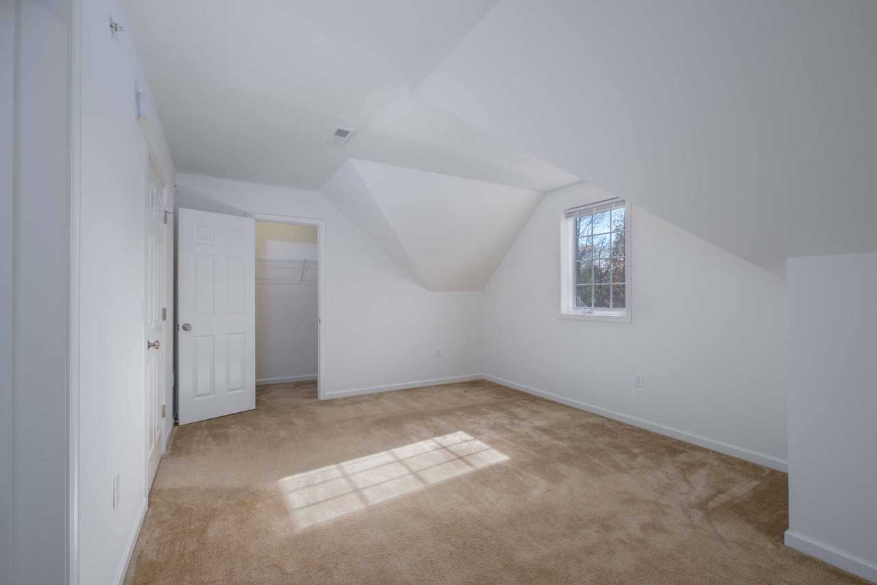 264 Oakridge Dr - Photo 6 of 12