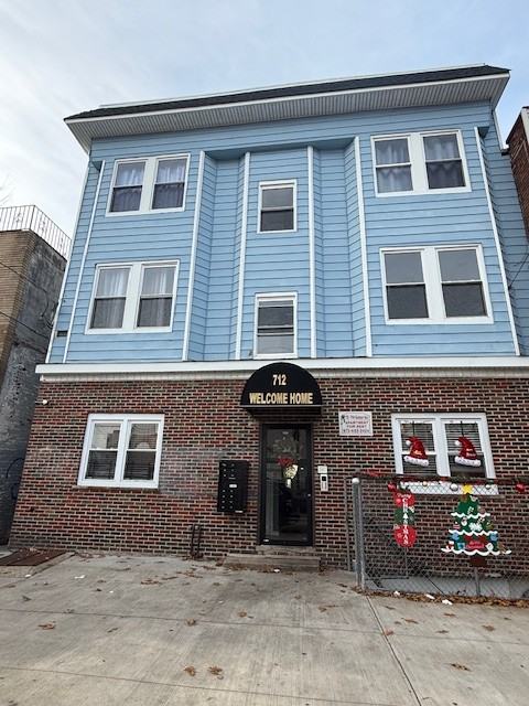 712 Summer Avenue #2 - Photo 3 of 11