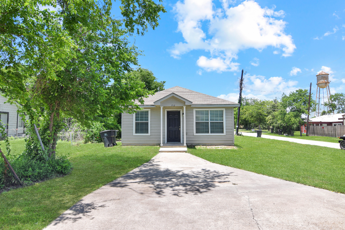 712 Dunbar Rd #NA - Photo 2 of 16