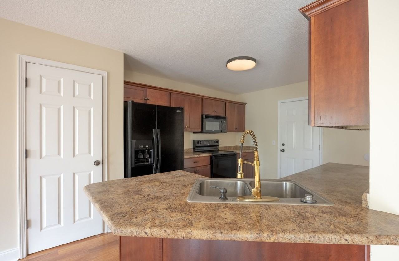 1613 Hucknall Pl - Photo 3 of 11