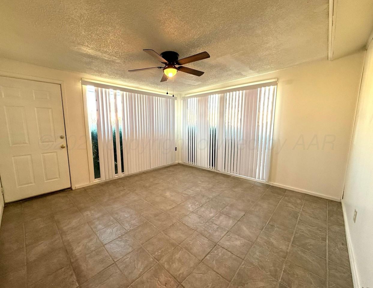 4207 Se 30th Ave - Photo 4 of 7