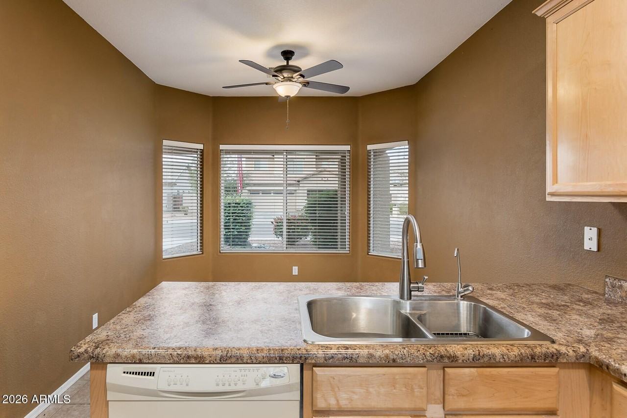 11851 W Washington St - Photo 6 of 27