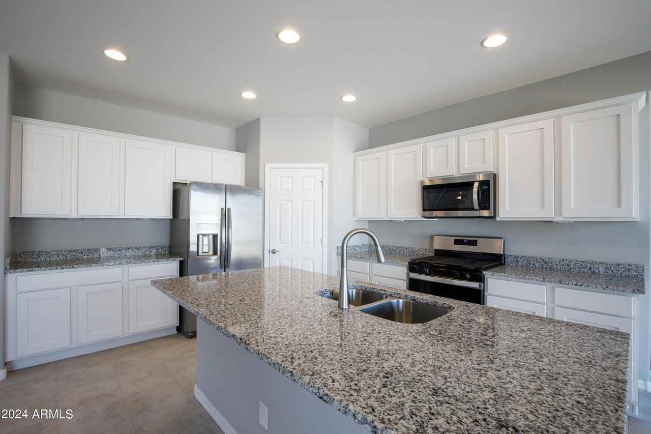 8956 W Luke Ave - Photo 2 of 47