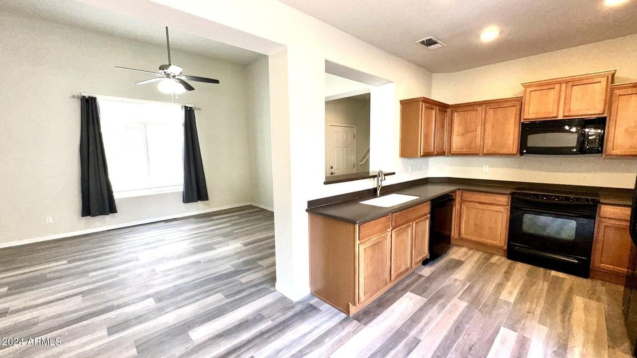 2208 W Monte Cristo Ave - Photo 6 of 23