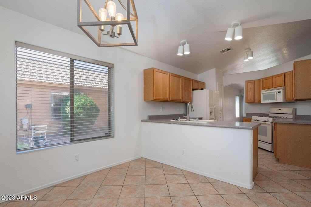 1452 W Blue Ridge Way - Photo 7 of 33