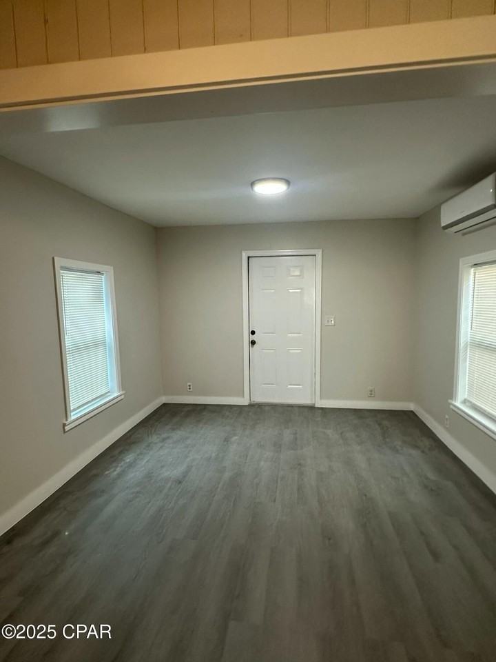 2722 E 6th St - Photo 3 of 15