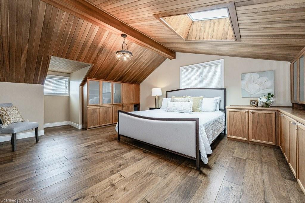 63 Saint Charles Street West - Photo 2 of 26