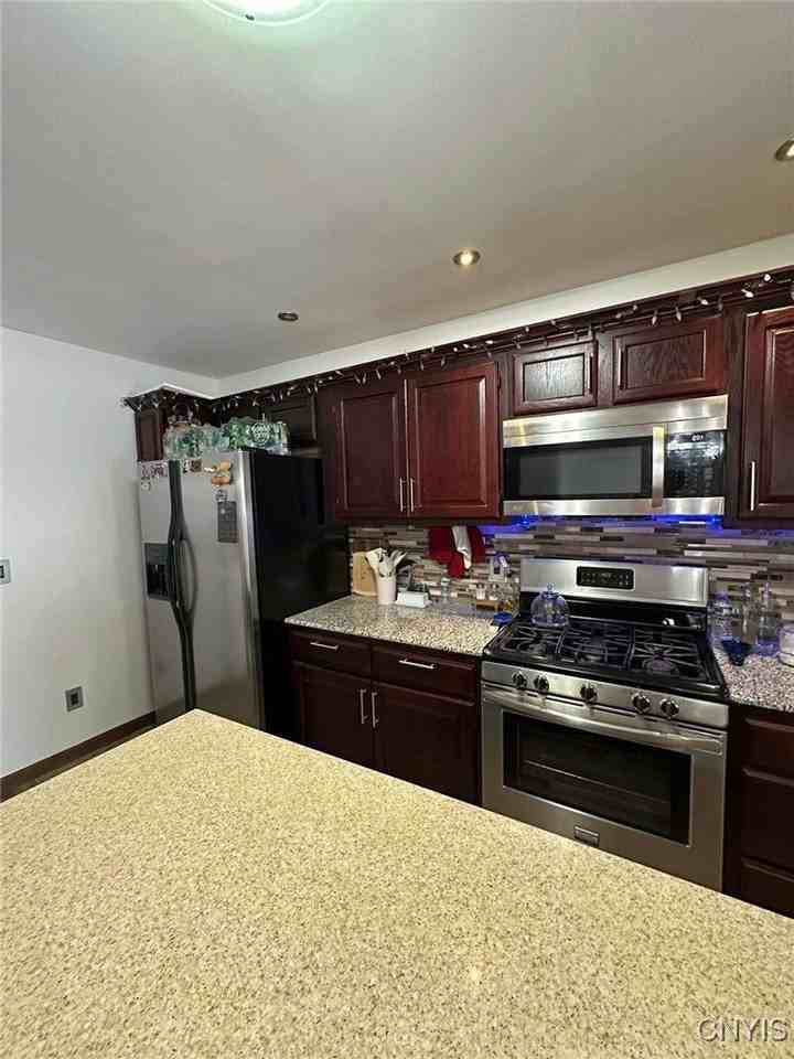 80 Denton Ave - Photo 5 of 24