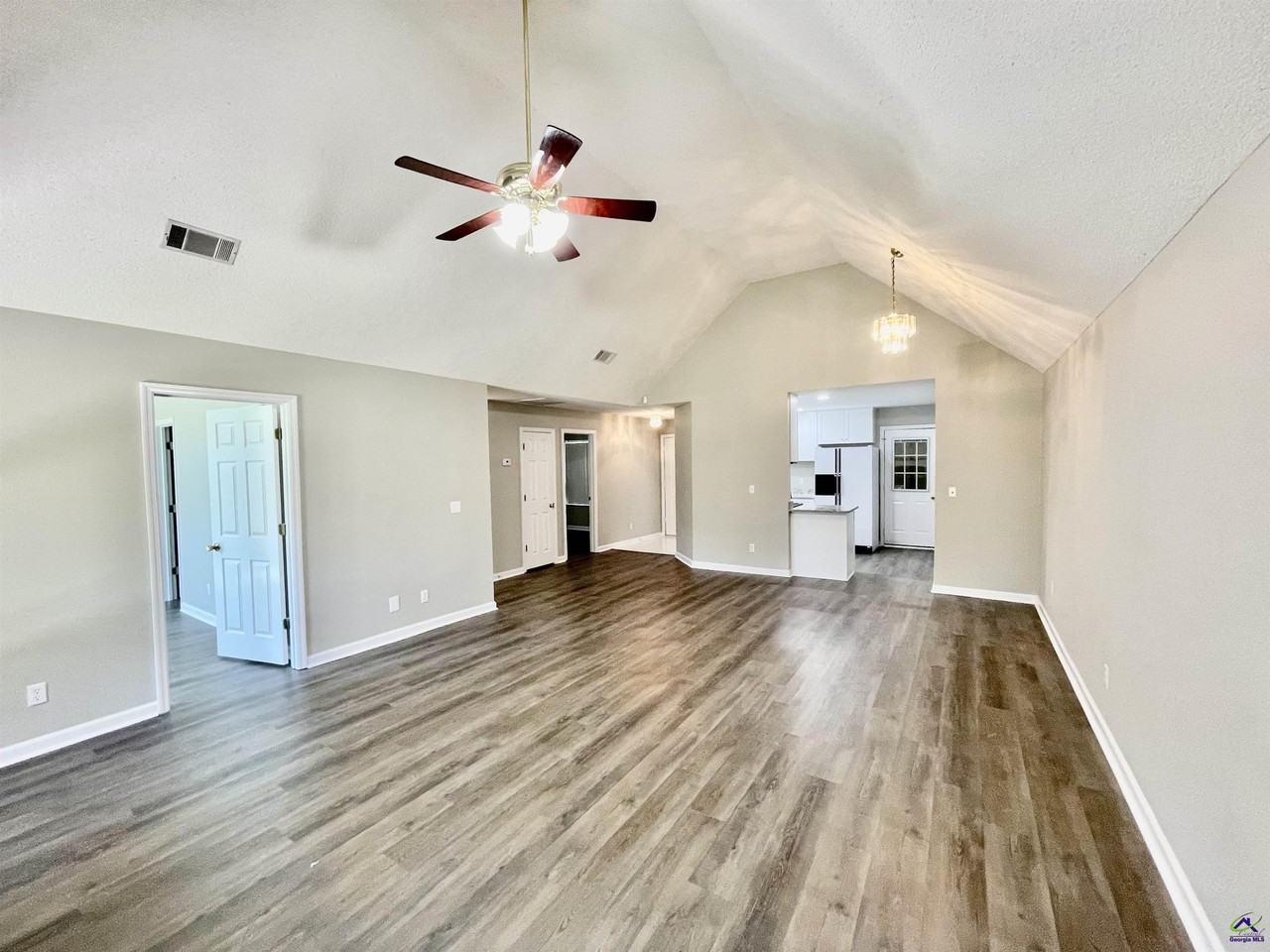 213 Bayside Dr - Photo 4 of 17