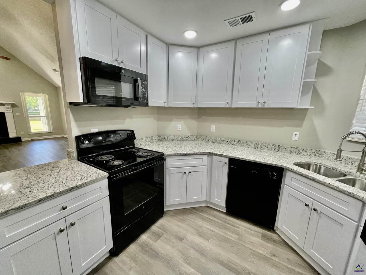 213 Bayside Dr - Photo 5 of 17