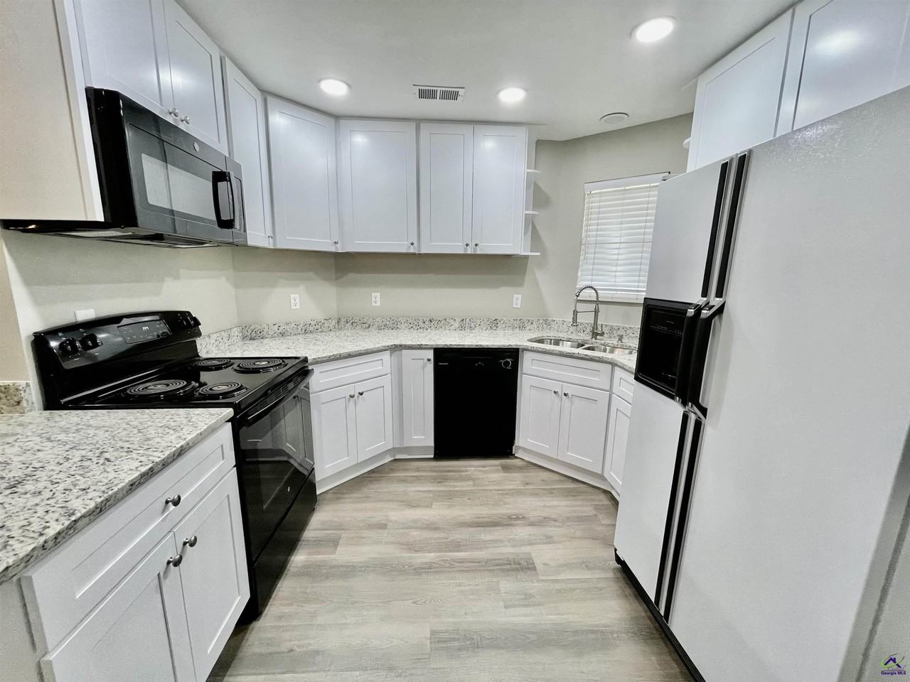 213 Bayside Dr - Photo 7 of 17