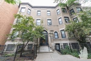 featured image of 3820 N Sheffield Ave