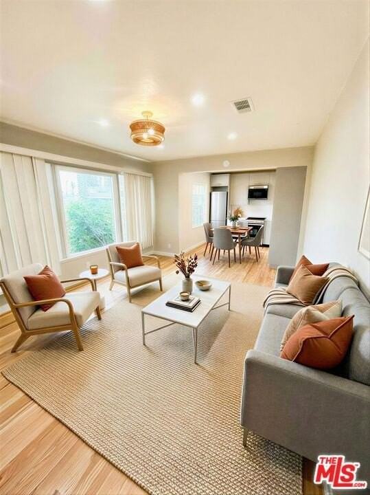 16852 Mccormick St - Photo 4 of 14