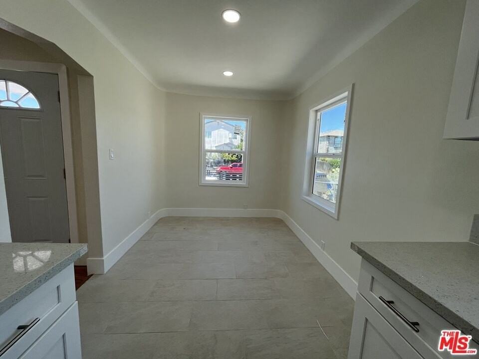 8640 Baring Cross St - Photo 5 of 21