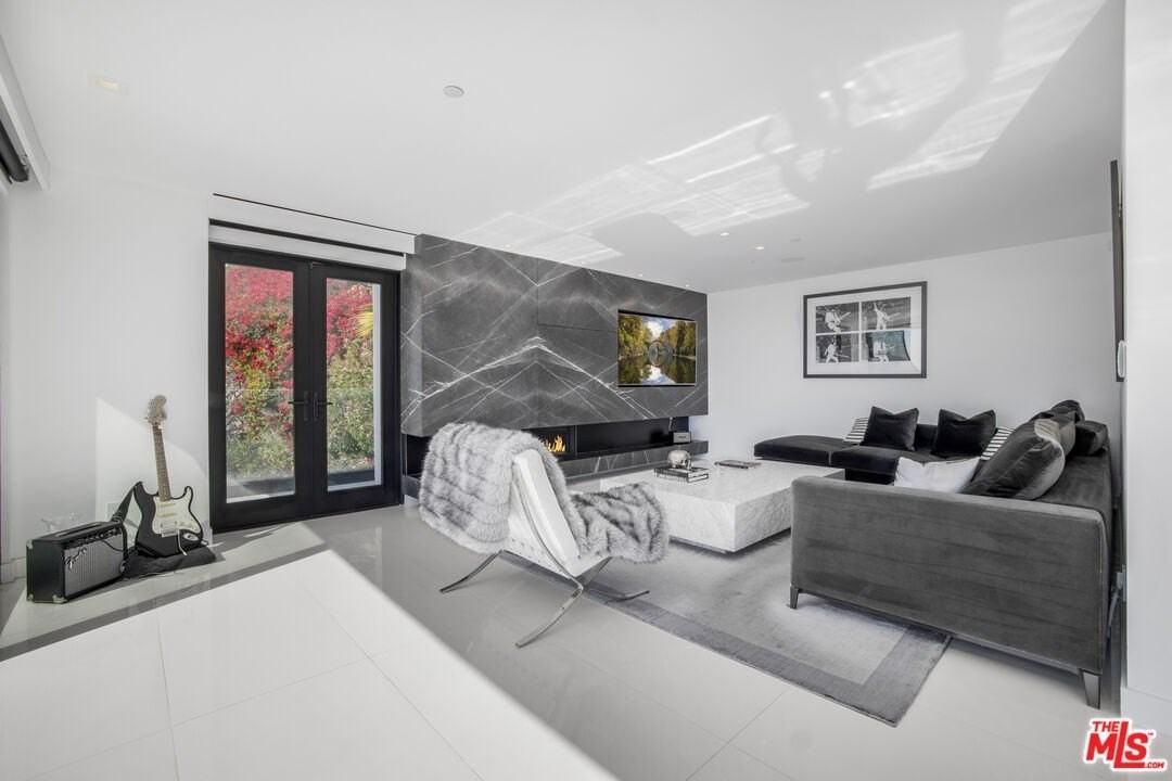 1600 Marlay Dr - Photo 4 of 25