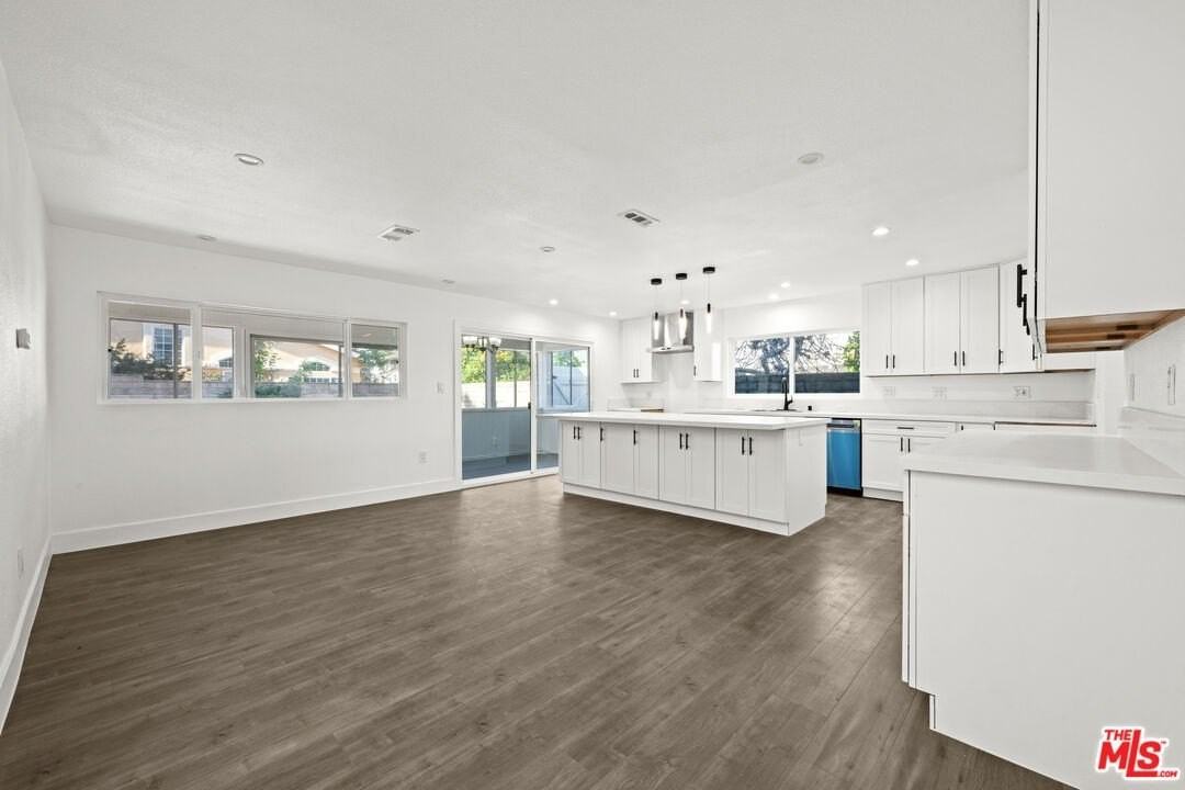 6257 Lindley Ave - Photo 3 of 14