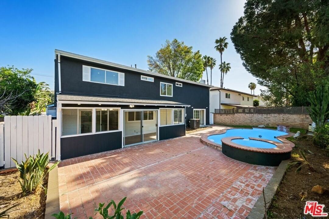 6257 Lindley Ave - Photo 6 of 14