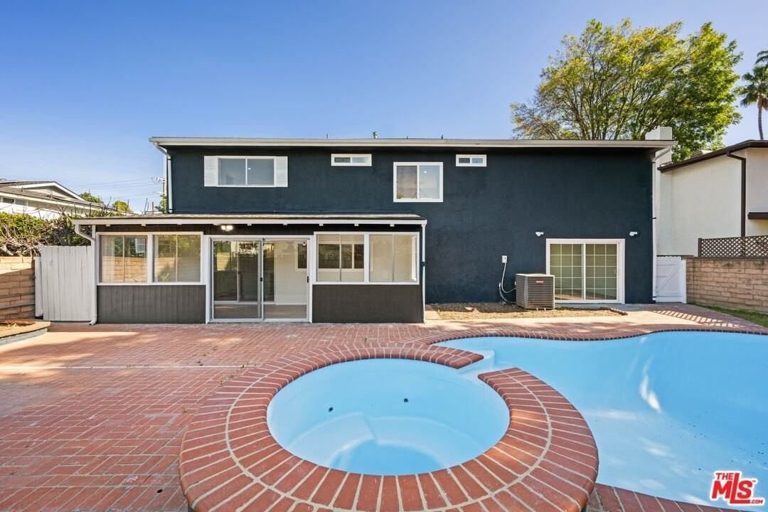 6257 Lindley Ave - Photo 7 of 14