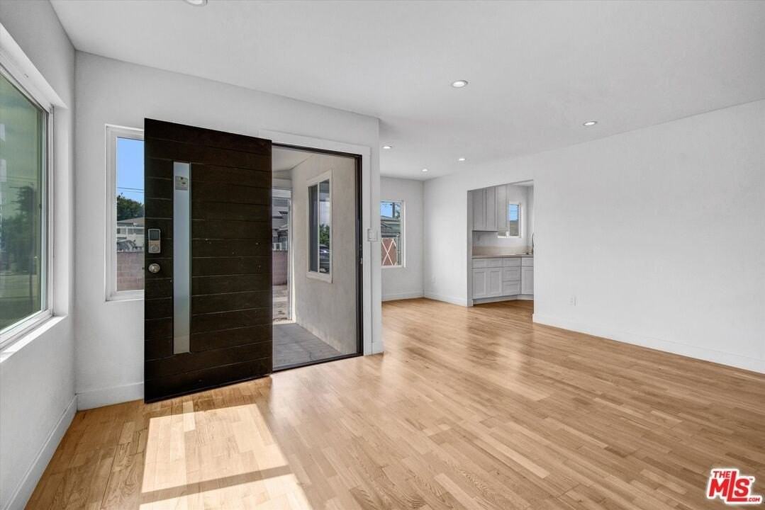 21431 Moneta Ave - Photo 3 of 13