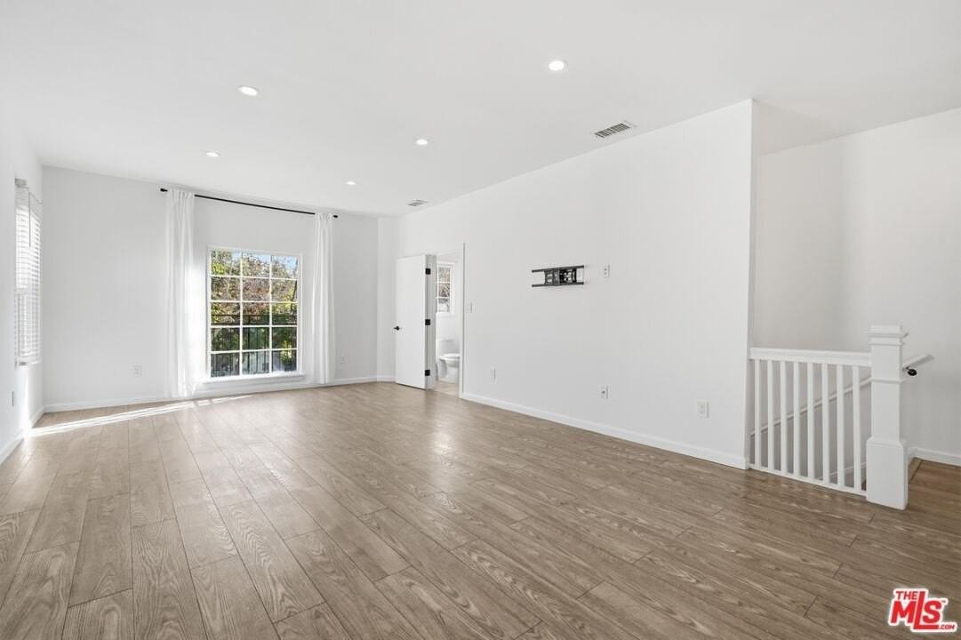 455 S Rexford Dr - Photo 4 of 27